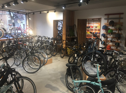 Intérieur magasin de vélos La Garenne Colombes